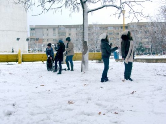 Vacanţa prelungită: 33 de şcoli au avut orele suspendate